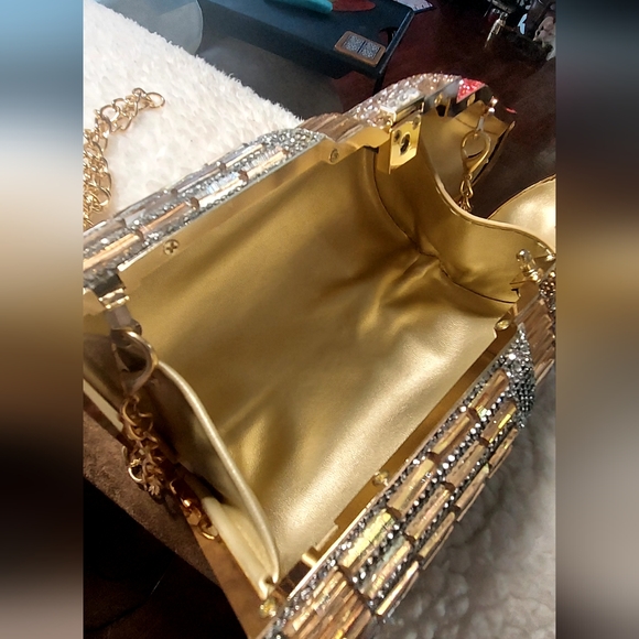 💄💄💄  NWT Crystals  Smart Phone  Shoulder Bag. - Picture 9 of 17